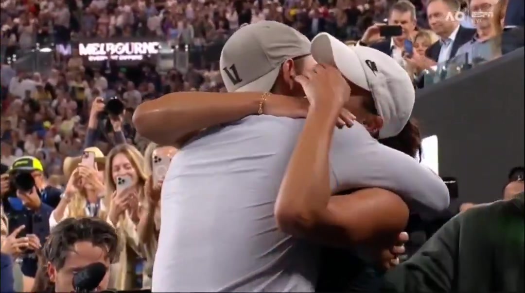 DB视讯百家乐冠亚军都哭了！凯斯喜极而泣后直接笑嘻了，萨巴毛巾盖头暗自哭泣