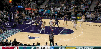 DB电子官网传射建功！科比-怀特连续三分命中 并击地妙传武切维奇吃饼