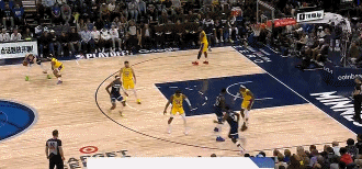 DG视讯官网平台手感低迷！爱德华兹半场14投5中得到12分3板3助1断