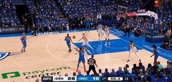 DB官网在线登录入口强势还击！卡鲁索无视布劳恩防守 横撤步三分命中